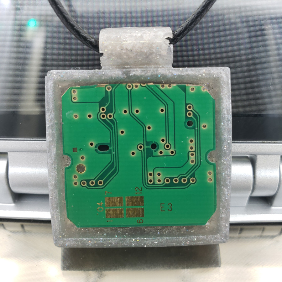 Cartridge Necklace: Silver White